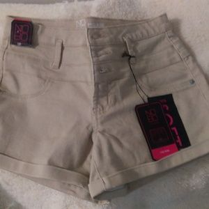 New w/tags No Boundaries Beige Mortise Shorts